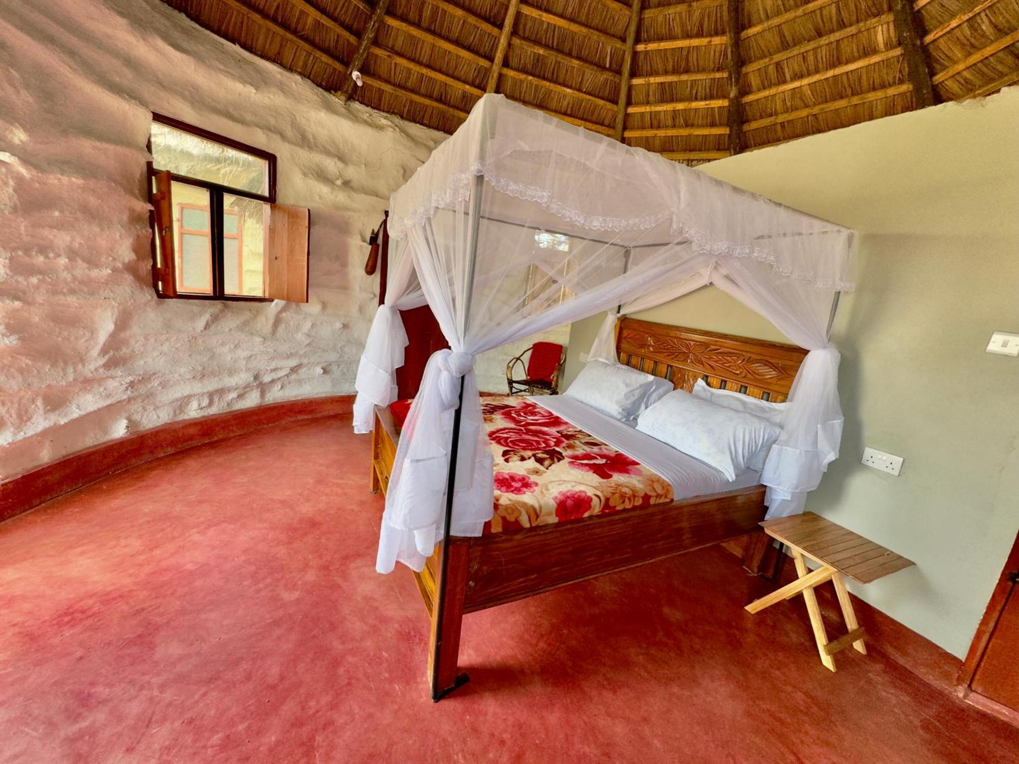 Maasai Eco Boma & Lodge - Experience Maasai Culture Makuyuni エクステリア 写真